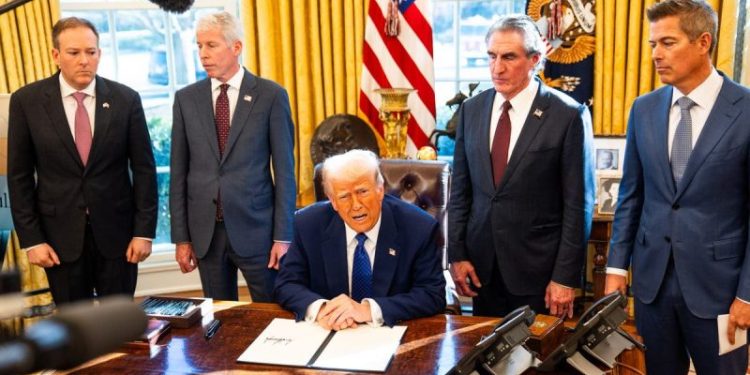 Trump officials urged to boycott UN climate summit as Trump seethes climate change is a ‘con job’